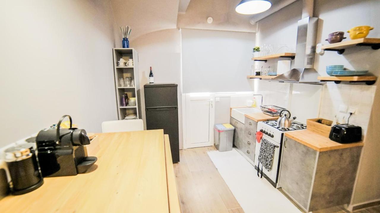 D16 Athens Apartment - 5' Mins To Petralona Metro Bagian luar foto